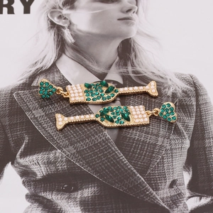 Boucles d'oreilles bouteille de champagne avec cristaux émeraude et perles