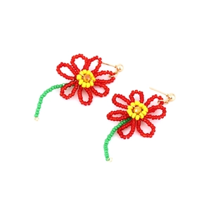 Orecchini a fiore fatti a mano con perline rosse e gialle e perno in metallo dorato