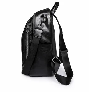 Vista lateral de mochila de cuero negro texturizado con cremalleras dobles y bolsillos