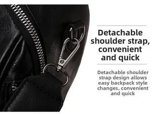 Detalle de los herrajes de metal negro y ganchos de mochila de cuero con textura fina