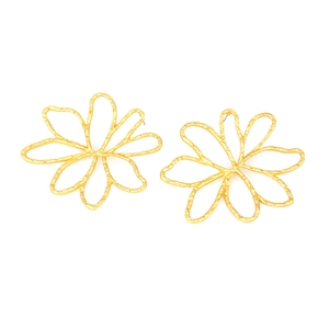 Boucles d'oreilles fleurs ajourées or mat chic avec finition martelée vintage texturée