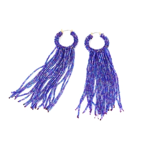 Boucles d'oreilles longues à pampilles perlées style bohème, design bleu et violet nacré