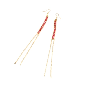 Boucles d'oreilles longues à franges en chaîne dorée avec perles rouges et crochets poissons