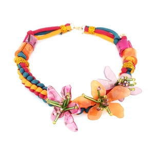 Collier tressé à la main avec fleurs en résine colorées et corde en coton pour les vacances