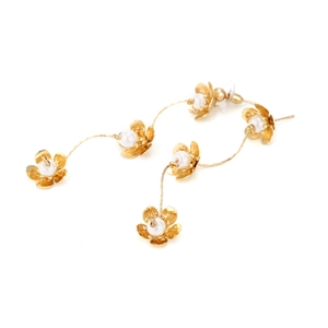 Elegant long gold floral tassel earrings with white pearls in a minimalist Korean style