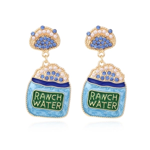 Boucles d'oreilles tasse de thé au lait en émail rose avec perles et cristaux pop art
