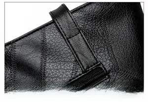 Gros plan sur les coutures précises et la texture de cuir noir de ce grand sac
