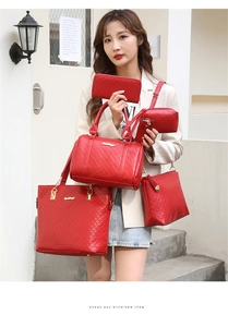 Ensemble de 6 sacs en similicuir rouge avec surpiqûres classiques en losange