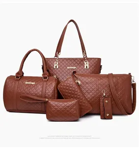 Ensemble de six sacs à main marron avec motif matelassé et détails en métal doré
