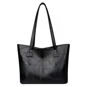 Grand sac cabas noir en simili cuir texturé avec motif patchwork et doubles bretelles chic