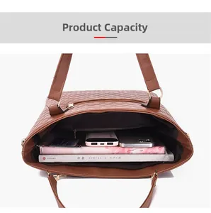 Intérieur de grand sac fourre-tout avec espace pour tablette et deux téléphones