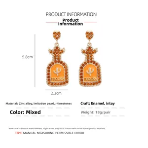 Detailansicht orangefarbener Sektflaschen-Ohrringe mit Strass und Maßen von 5,8x2,3 cm