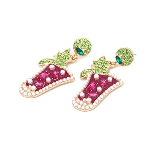Orecchini colorati a forma di cocktail con strass e perle su base dorata
