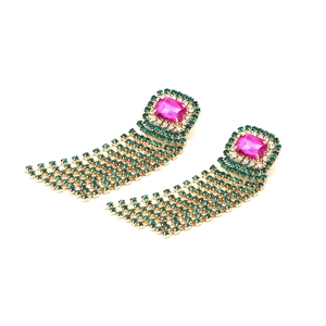 Boucles d'oreilles pampilles avec pierres rose rouge et chaînes de strass vert émeraude