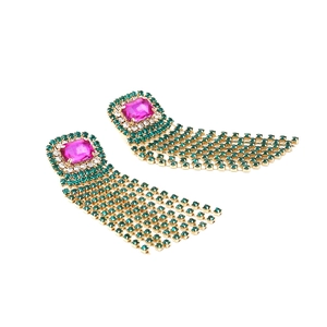 Boucles d'oreilles de luxe à pompons avec pierres roses et accents verts