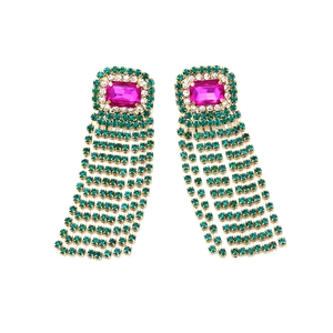 Boucles d'oreilles longues à pompons avec pierre fuchsia et strass vert émeraude
