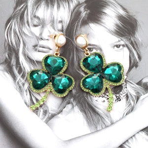 Luxurious green clover drop earrings with heart crystals and white pearl accents