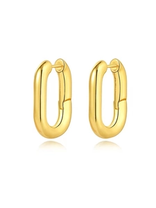 Gros plan de boucles d'oreilles ovales en U plaquées or 18K avec surface réfléchissante
