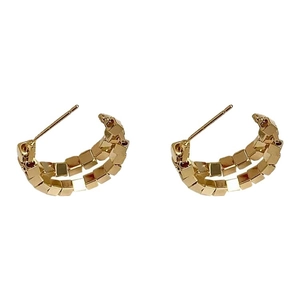 Boucles d'oreilles dorées en C à double couche avec texture cubique architecturale