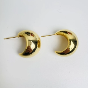 Polished 18K gold-plated C-shaped crescent stud earrings with a modern mirror finish