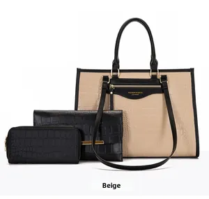 Ensemble de trois pièces avec sac cabas motif crocodile, sac bandoulière et portefeuille