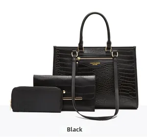 Ensemble trois pièces noir comprenant un sac cabas en croco, une pochette et un portefeuille