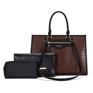 Ensemble de sacs à main en cuir avec motif crocodile marron et noir et détails dorés