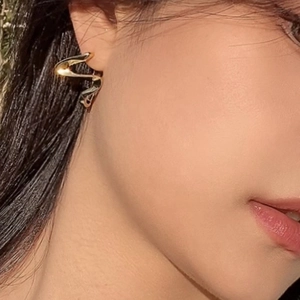 Minimalist 18K gold plated S-shaped wave ear cuff with a sleek curved design for women