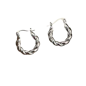 Créoles torsadées classiques en argent 18K avec un design spirale minimaliste pour femme