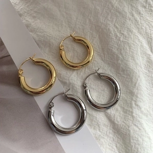 Orecchini A Cerchio Chunky Minimalisti In Rame Lucidato Placcato Oro 18K Geometrici Lisci Arrotondati Per Donna
