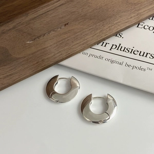 Polished silver chunky C-shaped hoop earrings in minimalist modern style for daily wear