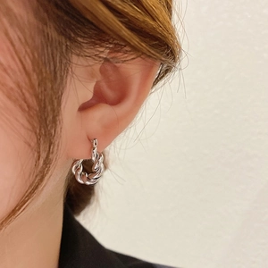 Boucles d'oreilles créoles torsadées argentées pour femmes en cuivre plaqué 18 carats