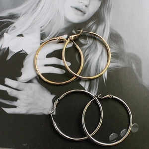 Minimalist S925 copper hoop earrings in gold and silver finish for a trendy style