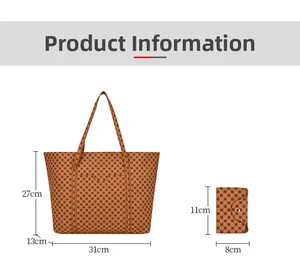 Dettaglio borsa shopper a scacchi marroni e portamonete piccolo con dimensioni