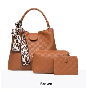Ensemble de sacs marron avec gaufrage à carreaux foulard léopard et détails dorés
