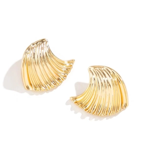 Orecchini a cerchio dorati 18K con texture a onde e design a pieghe verticali