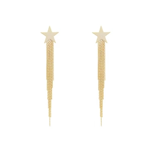 Gros plan de boucles d'oreilles étoile en or 18 carats avec de longs glands à chaîne