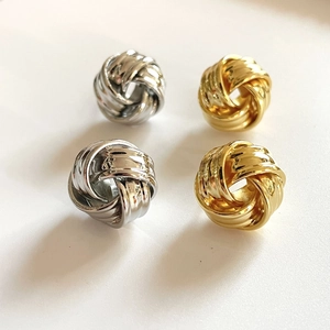 Gedrehte Knoten Ohrstecker Kupfer 18K Vergoldet Geometrisch Minimalistisch Mode Schmuck Für Damen Hochglanz