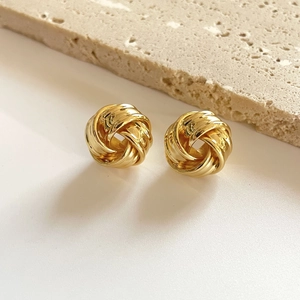 18K vergoldete Knoten-Ohrstecker mit glänzender Metalloberfläche für Damen Mode