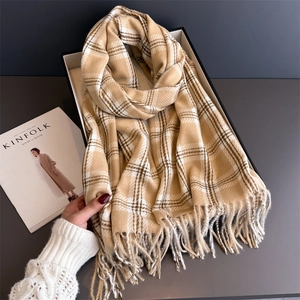 Écharpe à carreaux classique beige et blanc avec franges, sensation cachemire chaud