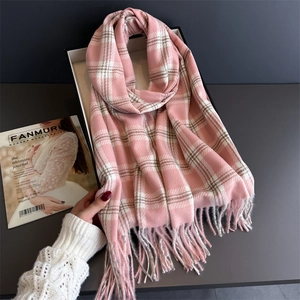 Écharpe d'hiver à carreaux rose et blanc pour femme avec de longues franges