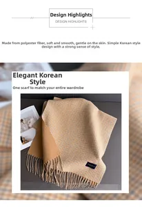 Détail d'une écharpe en polyester à carreaux jaunes avec franges et étiquette classique