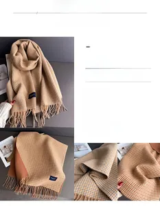 Détail d'une écharpe pied-de-poule marron avec franges et texture d'étiquette en tissu