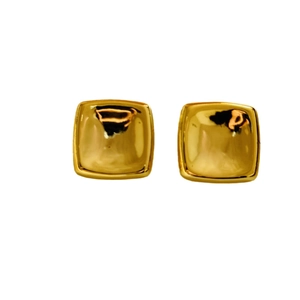 Boucles d'oreilles carrées dorées minimalistes avec une finition miroir hautement polie