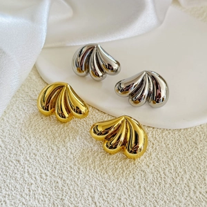 Three-layer water drop earrings in 18K gold and silver finish with shell pattern curves