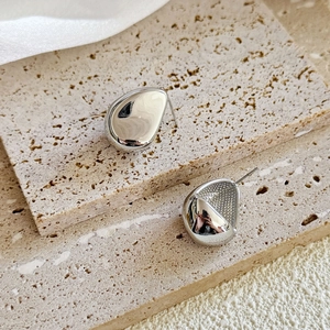 Boucles d'oreilles géométriques irrégulières en cuivre plaqué or 18K avec poli miroir