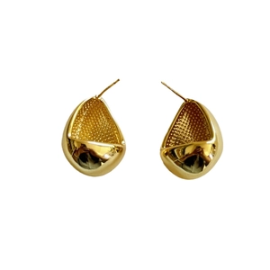 Boucles d'oreilles goutte dorées 18 carats avec finition polie et intérieur texturé