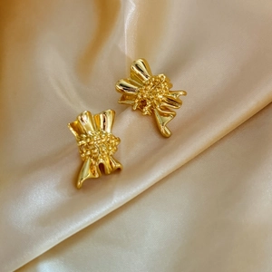 Geometric Irregular Pleated Bow Earrings Copper 18K Gold Plated Niche Fashion Lightweight Luxury Jewelry For Women