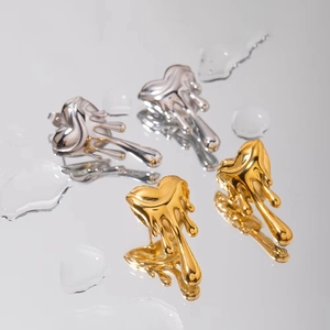 Modern irregular fluid heart earrings in 18k gold and silver plating on mirror