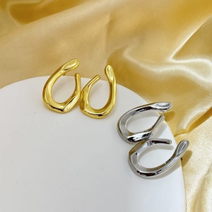Orecchini moderni in rame placcato oro 18K con design geometrico a goccia irregolare